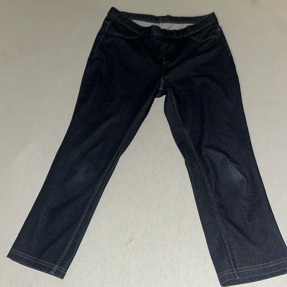 Womens Size S Vera Wang Capris.